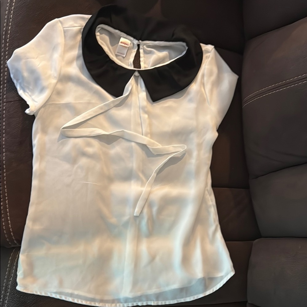 Women's Black and White Collared Top